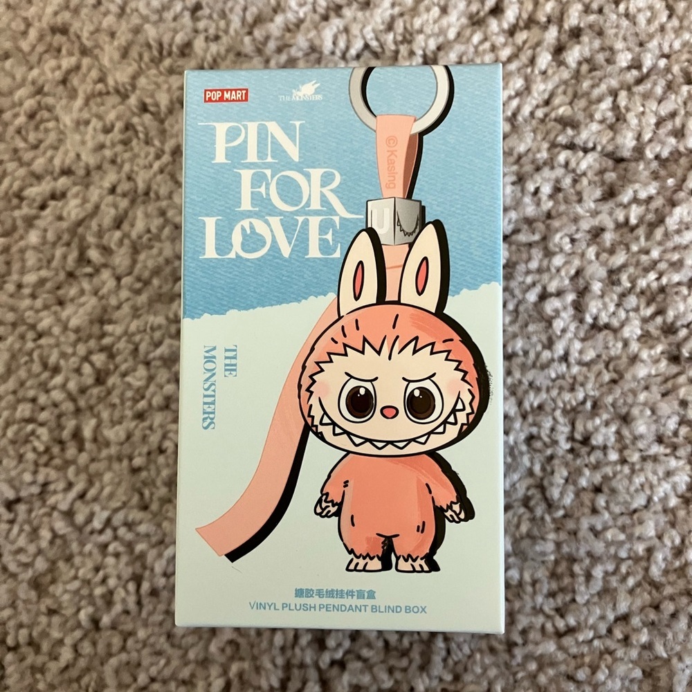 POP MART The Monsters - Pin for Love - V (Lime Green) Plush Pendant - Picture 4 of 7